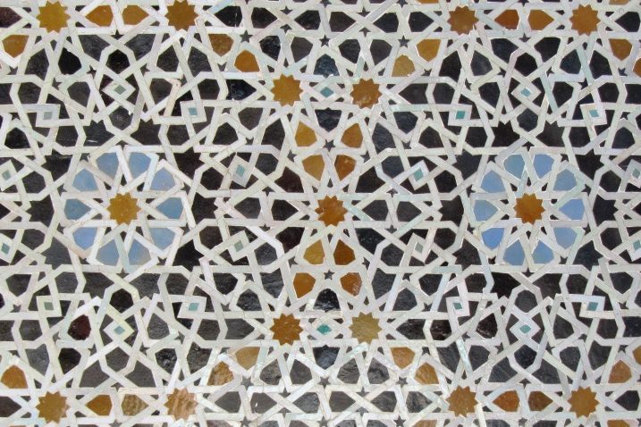 Picture of a complex islamic pattern