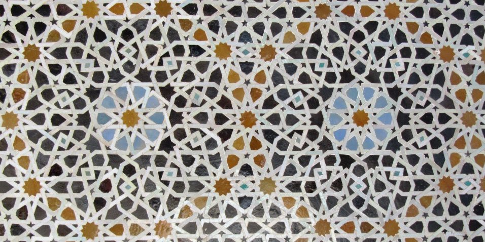 Pattern1 crop sml Picture of a complex islamic pattern