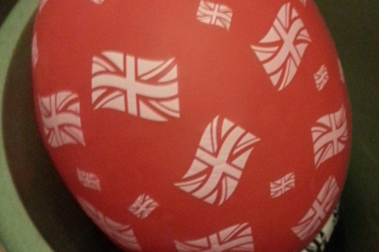 Picture of a red ballon