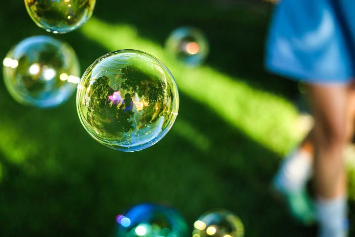 sebastian-pichler-8CCQ-55MTUw-unsplash Abstract picture of colourful soap bubble